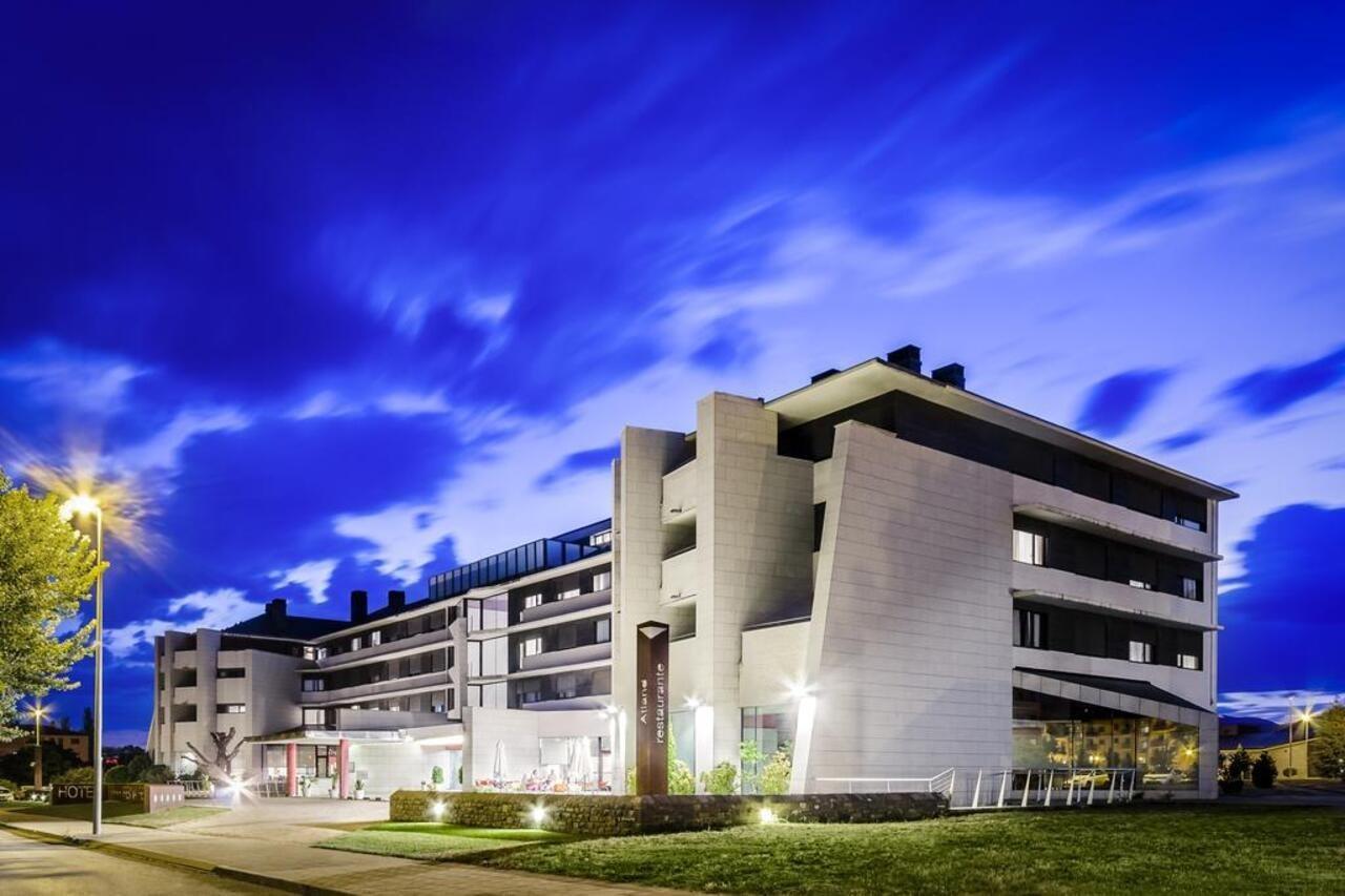 Eurostars Reina Felicia Hotel Jaca Buitenkant foto