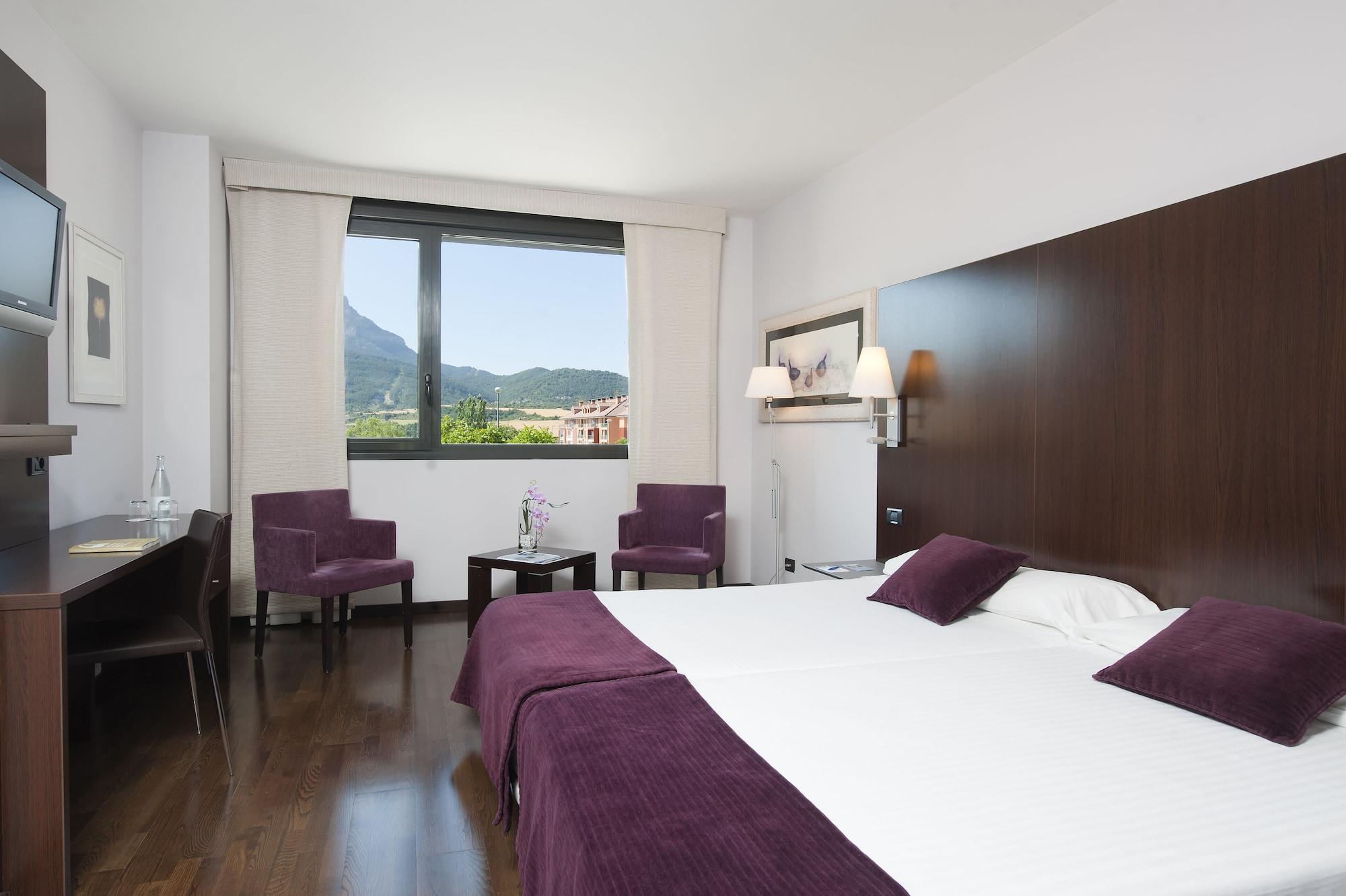 Eurostars Reina Felicia Hotel Jaca Buitenkant foto