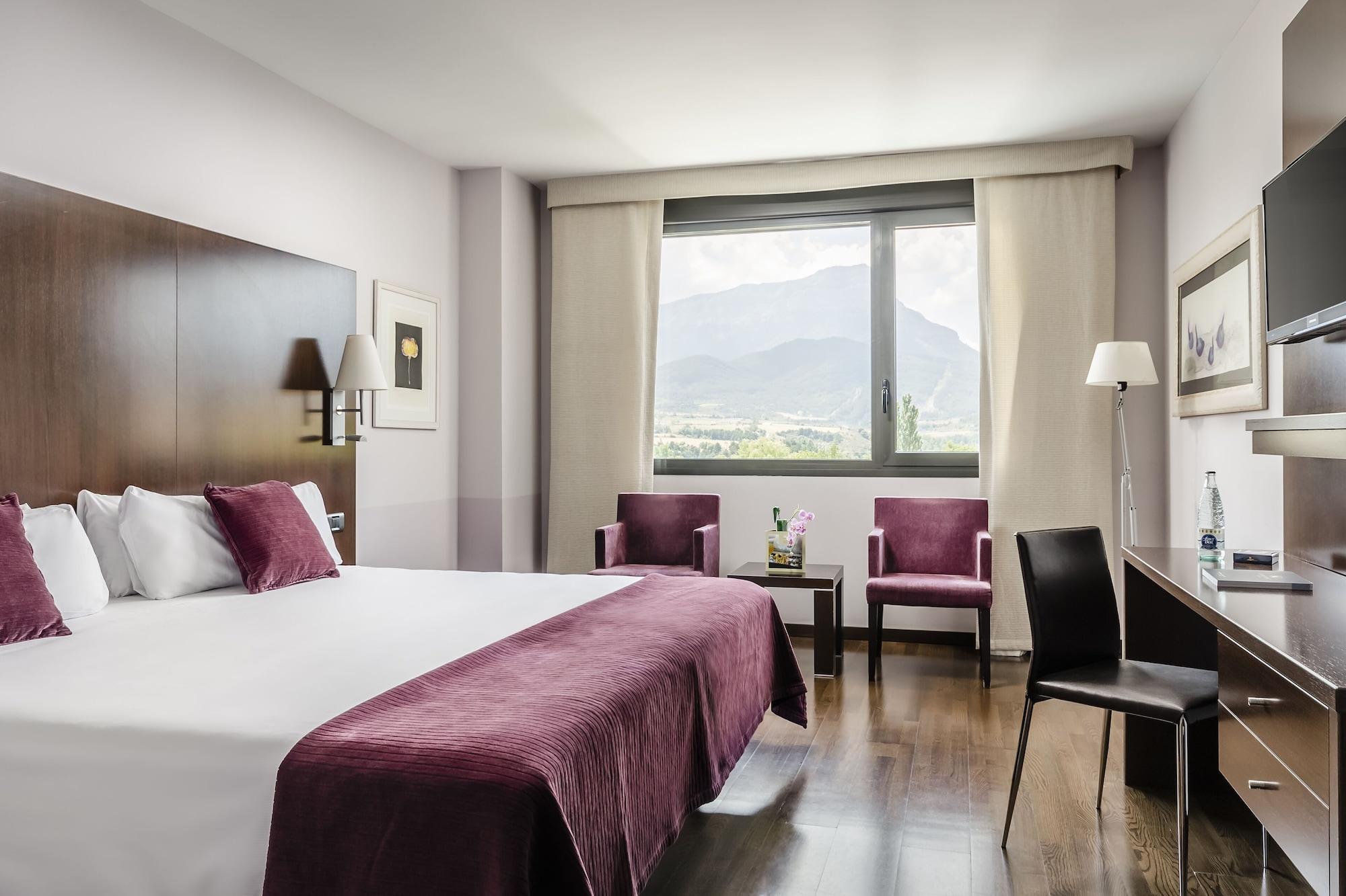 Eurostars Reina Felicia Hotel Jaca Buitenkant foto