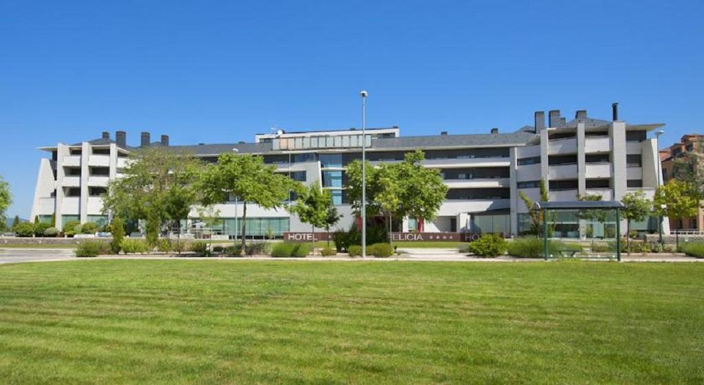 Eurostars Reina Felicia Hotel Jaca Buitenkant foto